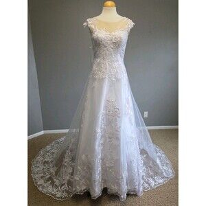 NWT JJ's House |Sz 8| A-line Scoop Court Train Tulle Lace Wedding Dress $799.99